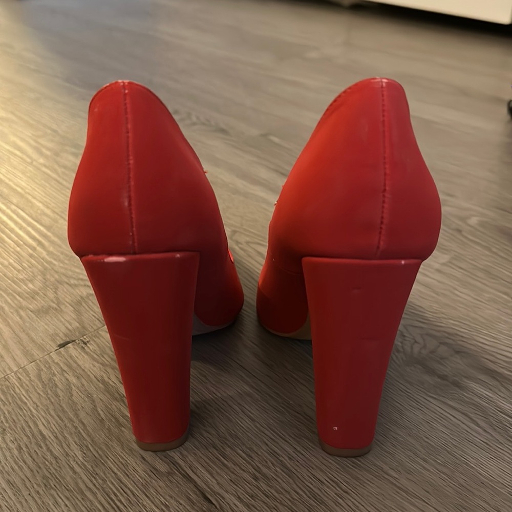 Red Pumps - Picture 3 of 3